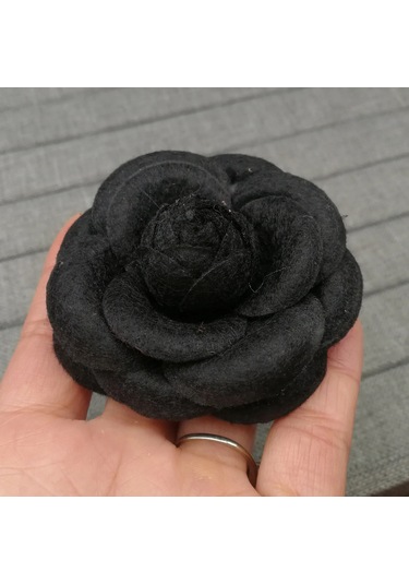Lüks Siyah Beyaz Kumaş Kamelya Çiçek Broşu Kadın Büyük Gül Black-wool 7cm Siyah Çok Renkli