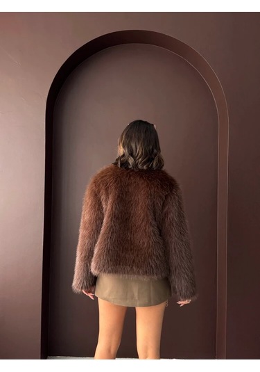 Kadın Vintage Peluş Tüylü Crop Ceket Altın Düğmeli Bisiklet Yaka Kışlık Şık Ceket Koyu Kahve