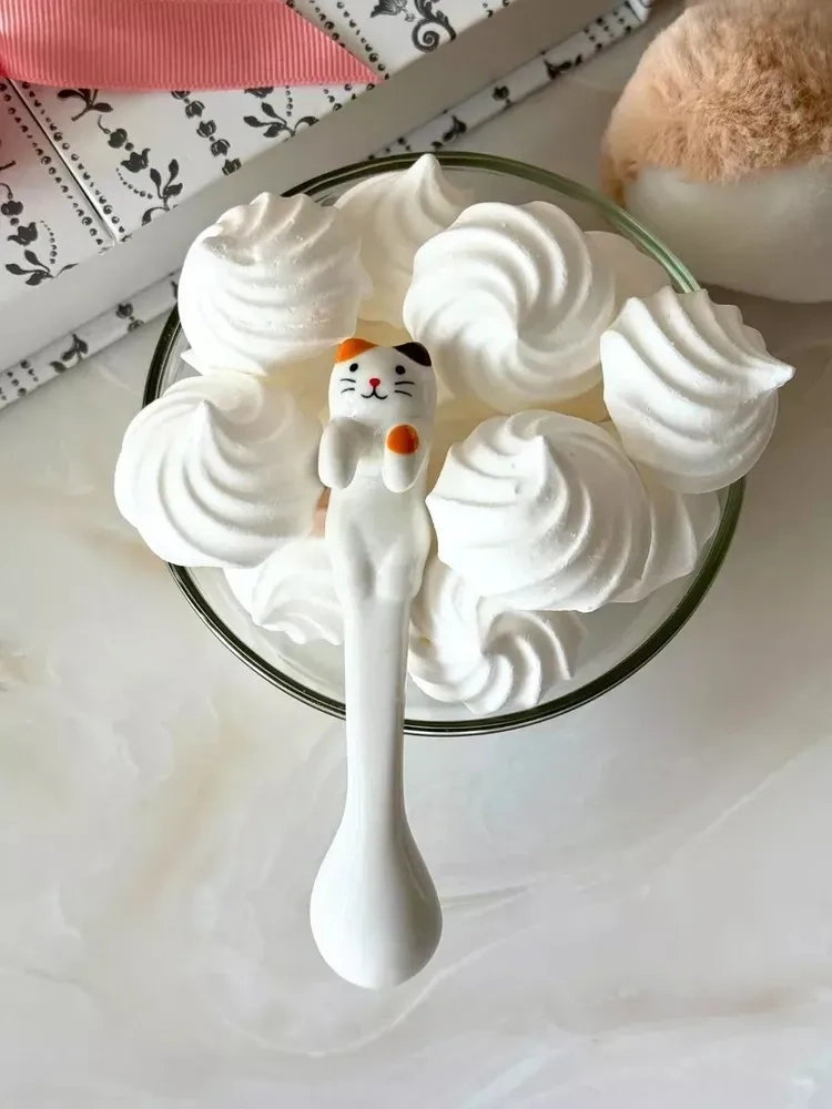 Yaleker Seramik Kedi Şekilli Kelebek Ve Kaşık Seti - Asaiblir, Pembe, 300 Ml, 2 Adet, Genç Kızlar İçin Hediye Beyaz