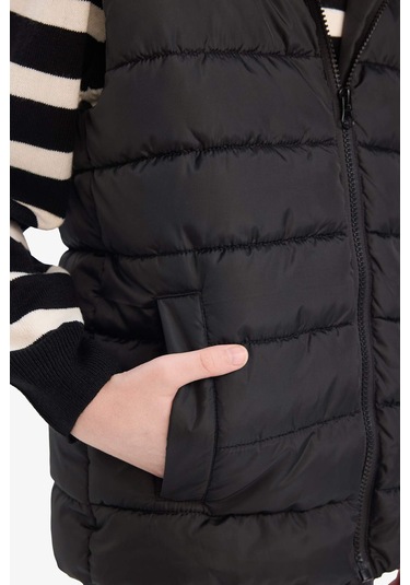 Defacto Erkek Çocuk Su İtici Kapüşonlu Fermuarlı Şişme Yelek E7497a825aubk27 Siyah