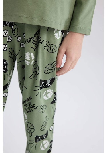 DeFacto Erkek Çocuk Xbox Pijama Takımı Bisiklet Yaka Uzun Kollu Üst Beli Lastikli Uzun Alt D8445A824WNGN425 DeFacto Erkek Çocuk Xbox Pijama Takımı Bisiklet Yaka Uzun Kollu Üst Beli Lastikli Uzun Alt D8445A824WNGN425