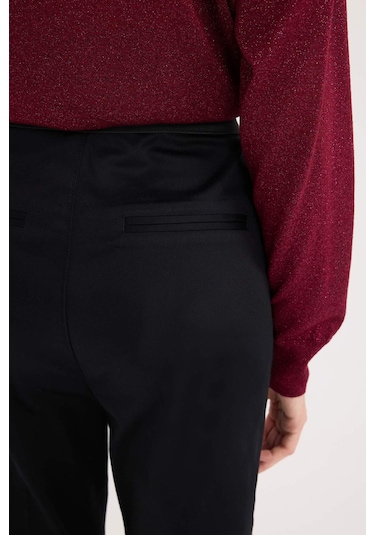 DeFacto Sigaret Saten Kumaş Pantolon Normal Bel Basic Düz Beli Lastikli Düz Paça J8743AZ25SMBK81