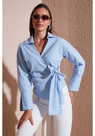 Lela Pamuklu Regular Fit Uzun Kollu Bağlama Detaylı Bayan Gömlek 65200538 Mavi Çizgili