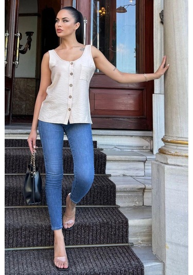 Kadın Bej Yuvarlak Yaka Ve Düğme Detaylı, Kalın Askılı Keten Atlet Bluz Bej