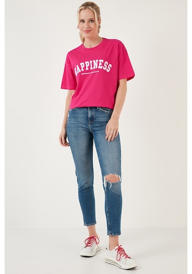 Lela Baskılı Pamuklu Oversize Bisiklet Yaka Bayan T Shirt 541Happiness Fuşya Lela Baskılı Pamuklu Oversize Bisiklet Yaka Bayan T Shirt 541Happiness Fuşya