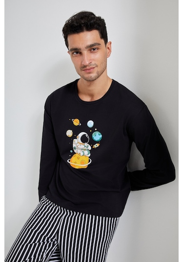 Erkek Pamuklu Uzun Kollu Üst Astronot Baskılı Alt Çizgili Pijama Takımı Ke30106 Siyah - Beyaz