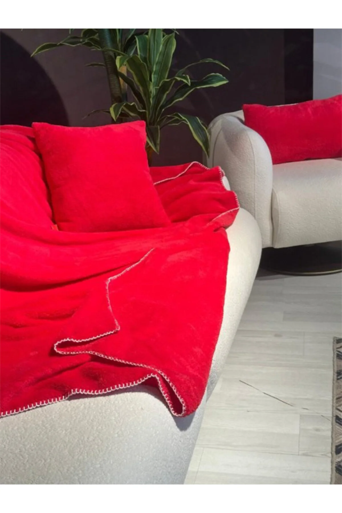 Wellsoft Tek Kişilik Tv Battaniye Ve Kırlent Seti 150 X 200 Cm Fuşya