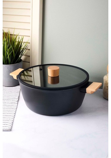 Cookwood Black İndüksiyon Tabanlı Ahşap Kulplu Kapaklı Seramik Derin Tencere 24 Cm Sıyah Siyah