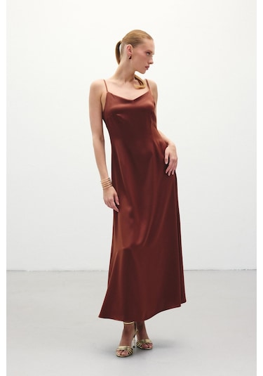 Sateen Askılı Uzun Saten Elbise - Kahve-136326 Kahve