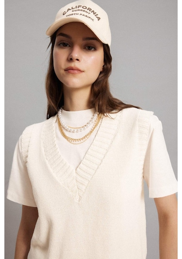 Defacto Regular Fit V Yaka Triko Süveter B8371AX24SPER133 Ekru