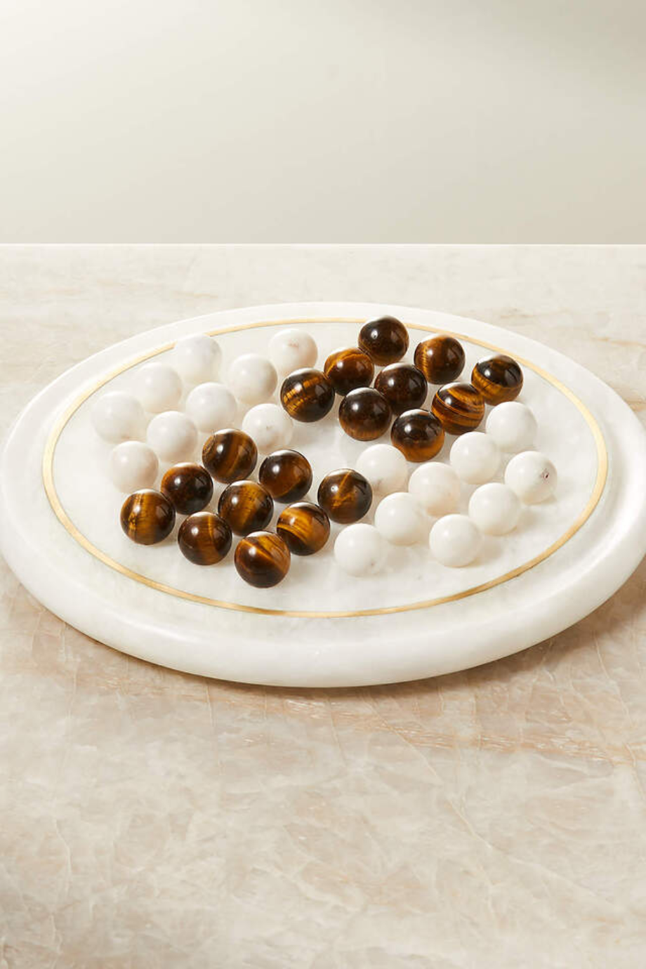 Cb2 Lydi Alabaster Solitaire Pirinç Detaylı Dama Seti Beyaz
