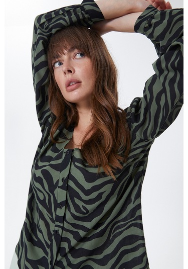 Yeşil V Yaka Gömlek Desenli