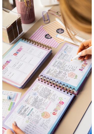 2026 Dikey Haftalık Ajanda Yatay A5 Formda Spiralli Sert Kapak Haftalık Ajanda 21x15 Cm Disco Disco