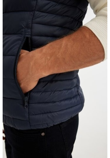 Defacto Erkek Hafif İnce Şişme Yelek Su İtici Slim Fit Dar Kesim Kapüşonlu Fermuarlı Cepli Mevsimlik N4652AZ24AUNV175