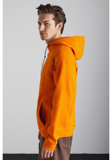 Malagos Erkek Içi Polarlı Yumuşacık 3 Iplik Içi Şardonlu Regular Kapüşonlu Turuncu Sweatshirt