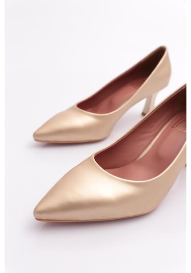 Dgn 320 Sivri Burun Parmak Dekolteli Topuklu Ayakkabi Altin Dgn 320 Sivri Burun Parmak Dekolteli Topuklu Ayakkabi Altin