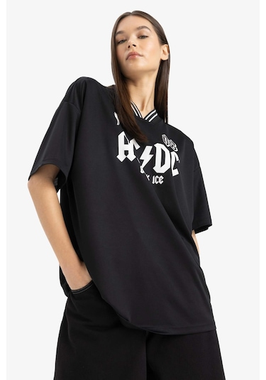 DeFacto Coool AC/DC Oversize Geniş Kalıp V Yaka Sırt Baskılı Kısa Kollu Tişört E6137AX25SMBK81