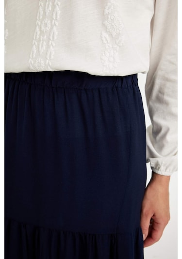 Defacto Regular Fit Esnek Belli Kiloş Siyah Krinkıl Viskon Maxi Etek D5504AX24AUNV135 Lacivert Defacto Regular Fit Esnek Belli Kiloş Siyah Krinkıl Viskon Maxi Etek D5504AX24AUNV135 Lacivert