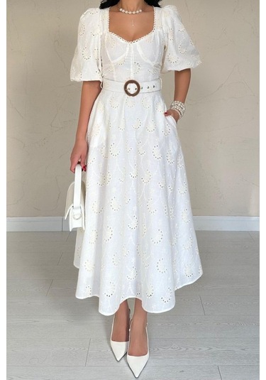 The İstanbul Ekru Göğüs Kup Detaylı Kemerli Brode Elbise Ekru