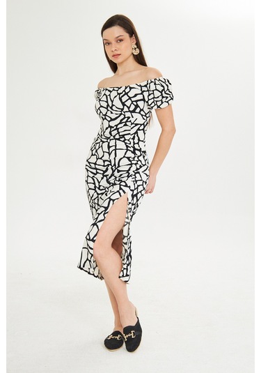 Siyah Beyaz Desenli Kalp Yaka Yirtmacli Elbise Siyah