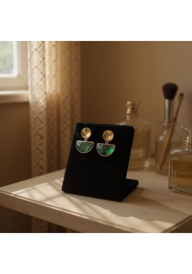 Yeşil Taşlı Minimal Küpe - Altın Renk Detaylı Zarif Tasarım Çok Renkli