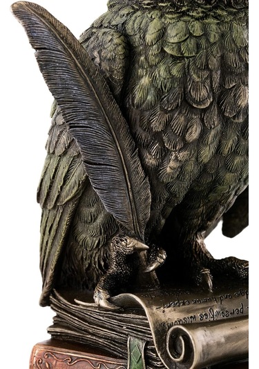 Kitap Üzerinde Baykuş Biblosu