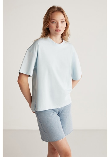 Jemmy Kadın %100 Organik Pamuk Relaxed Fit Yırtmaçlı Yuvarlak Yakalı Açık Mavi T-shirt