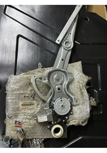 Corolla Sağ Ön Cam Krikosu Motorlu 2013-2019 Oem 6981002620