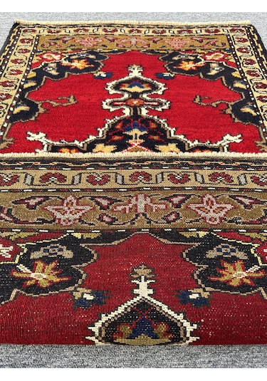 Burak Halı El Dokuma Kırmızı 88 x 142  CM %100 Yün Kök Boya Yörük Halısı