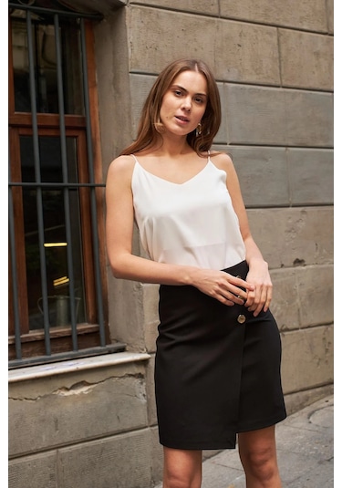 Kadın Arkadan Fermuarlı Düğme Detaylı Hafif Likralı Kumaş Diz Üstü Kalem Etek-siyah Siyah