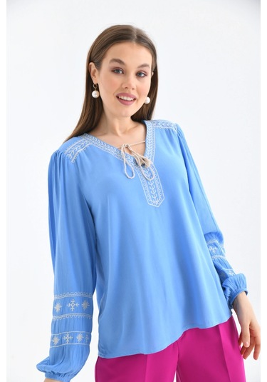 Kadın V Yaka Uzun Kol Nakış Detaylı Rahat Yazlık Bluz Indigo