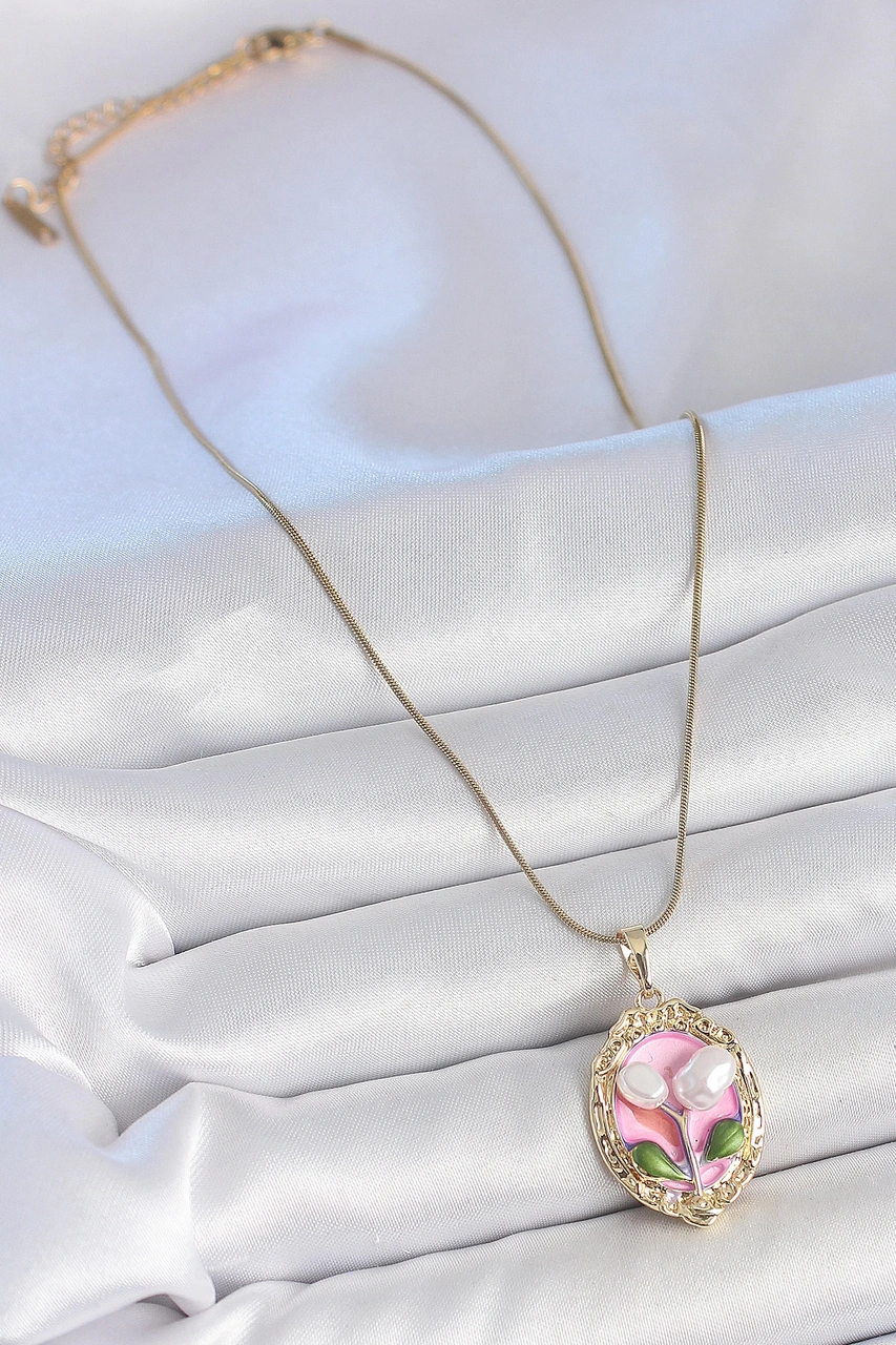 Dodes Dodes 316l Çelik Gold Renk Zincir Pembe Mineli İncili Çiçek İşlemeli Portre Model Kadın Kolye Çok renkli