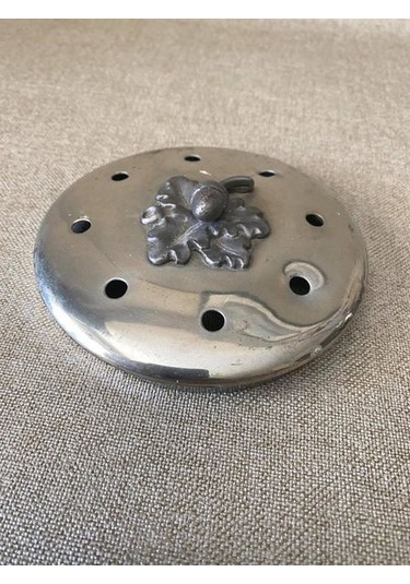 Fındık Motıflı Gümüş Kaplama Delıklı Kapak 12Cm