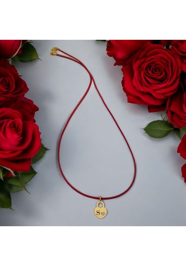 S Harfine Özel Kırmızı Bağlıklı Kalp Figürlü 14 Ayar Altın Plakalı Hediyelik Kolye-633harf S
