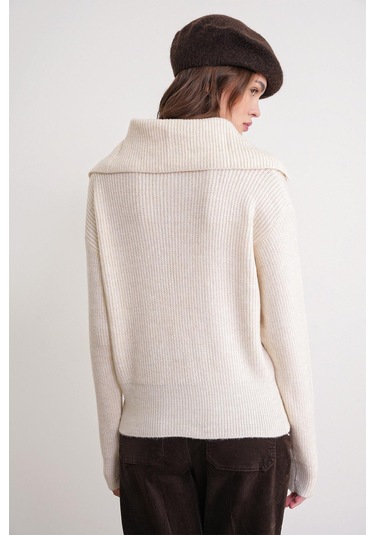 6900 Kadın Düğmeli Devrik Yaka Triko Kazak Naturel Naturel