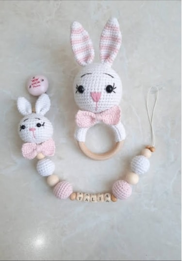 Amigurumi Çıngırak Seti Emzik Zinciri Set İsme Özel Beyaz - Pembe