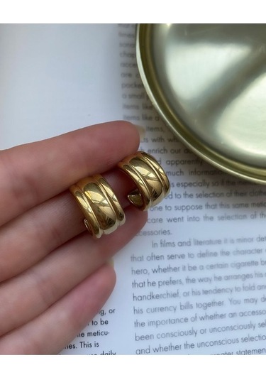Vintage Çizgili Yarım Halka Çelik Kararmaz Küpe Çifti Altın