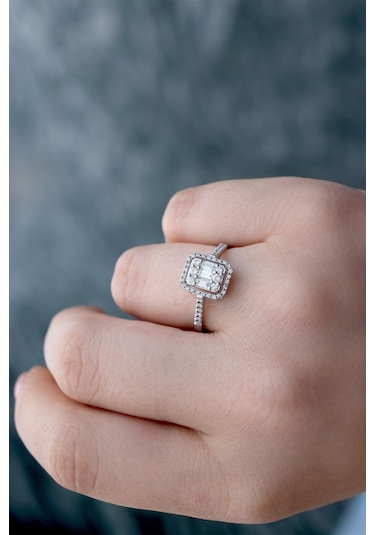 0.60 Ct Modern Baget Tasarım Kare Tektaş Yüzük 18 K