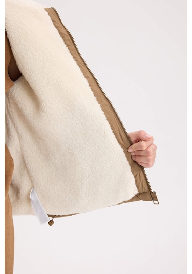 DeFacto 	Su İtici Puffer Şişme Mont Kapitoneli İçi Suni Kürklü Rüzgar Geçirmez Cepli A0756AX24WNBN495