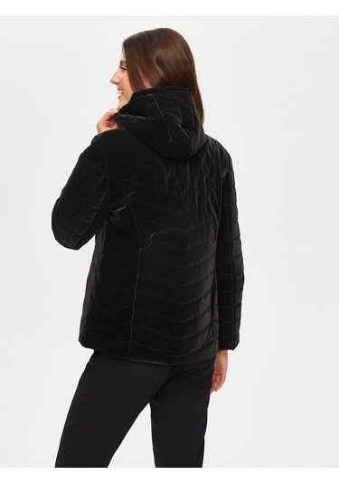 Zincir Şerit Detaylı Kadife Görünümlü Kapitone Mont 005 Us25kmt00510 Siyah