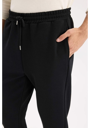 DeFacto Siyah Eşofman Altı Twill Slim Fit Dar Kesim Beli Bağcıklı Cepli Düz Paça D9708AX24AUBK81 DeFacto Siyah Eşofman Altı Twill Slim Fit Dar Kesim Beli Bağcıklı Cepli Düz Paça D9708AX24AUBK81