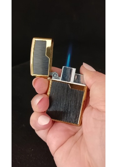 Gold Çerçeveli Karbon Fiber Dokulu Pürmüz Çakmak Çok Renkli