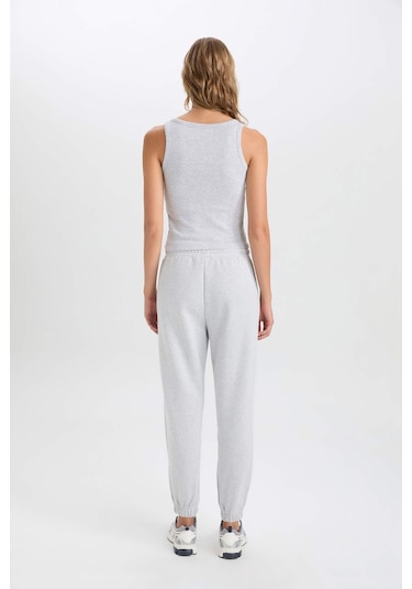 DeFacto Kalın Jogger Eşofman Altı Beli Paçası Lastikli Bağcıklı Basic Düz Cepli W1505AZ24WNGR210 DeFacto Kalın Jogger Eşofman Altı Beli Paçası Lastikli Bağcıklı Basic Düz Cepli W1505AZ24WNGR210