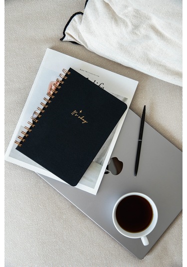 A5 Spiralli Sert Kapak Keten Çizgili Tarihsiz Not Defteri Siyah Siyah
