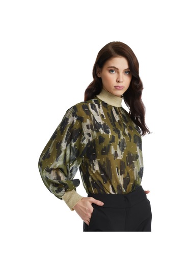 Parlak Detaylı Desenli Balon Kol Bluz Modern Yaka Ve Lastikli Bilek Tasarımıyla Şık Seçim Haki