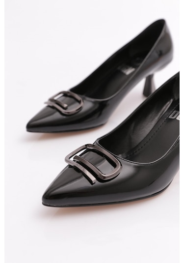 Dgn K510 Kadin Sivri Burun Aksesuarli Topuklu Ayakkabi Siyah Rugan