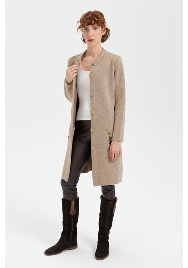 Kadın Dik Yaka Cebi İşlemeli Uzun Yün Kaban K.bej K.bej