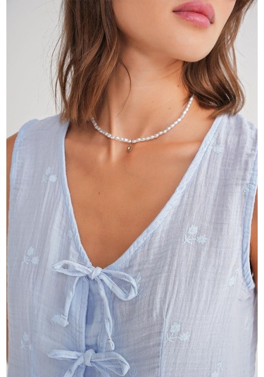 4724 Kadın Çicek Desenli Bağlamalı Müslin Bluz Bebe Mavi Bebe Mavi