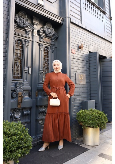 Kadın Kahve Boydan Düğmeli Eteği Piliseli Kuşaklı Lara Keten Uzun Tesettür Elbise Kahve