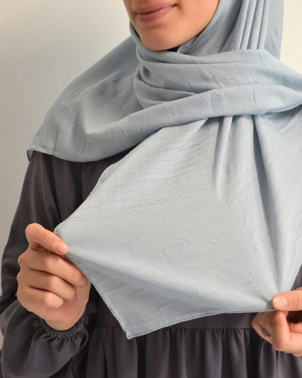 Bambu Kraş Eşarp 100x100 Cm Terletmez, Tok Ve Dik Duran, Dört Mevsim Kullanıma Uygun Açık Mavi